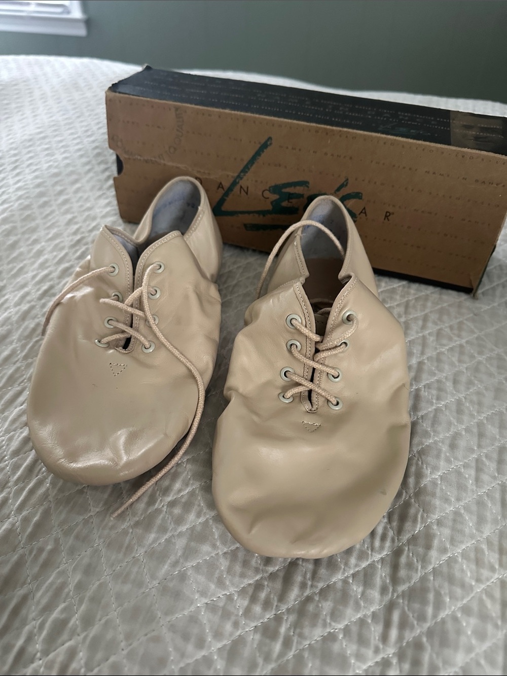 Leo’s Dancewear Women's Beige Jazz shoes - Lace-Up